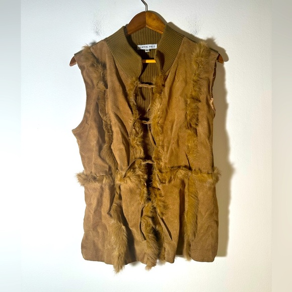 Tan Faux Fur Trim Vest - Picture 1 of 5